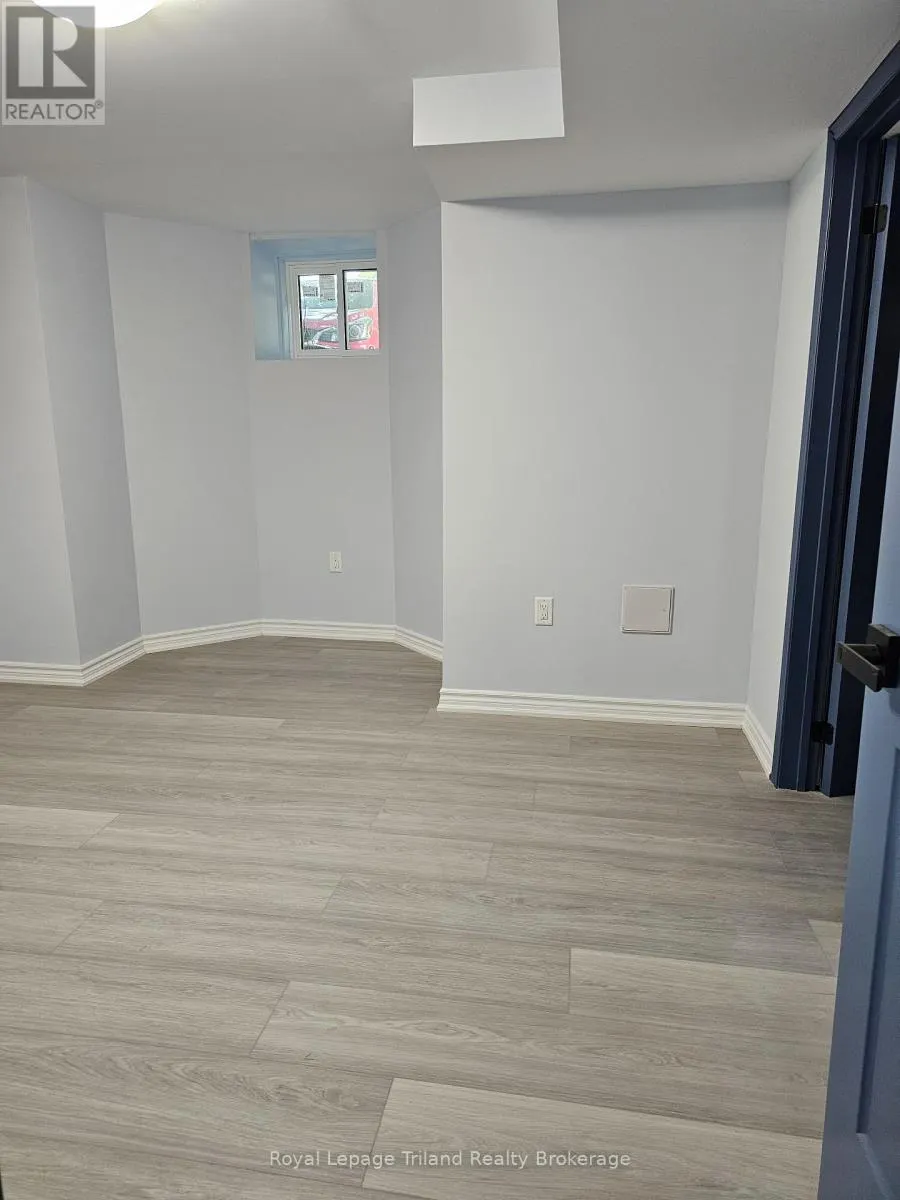 4 - 565 PEEL STREET, #4