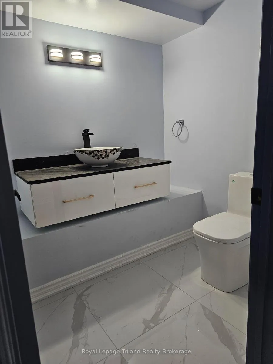 4 - 565 PEEL STREET, #4