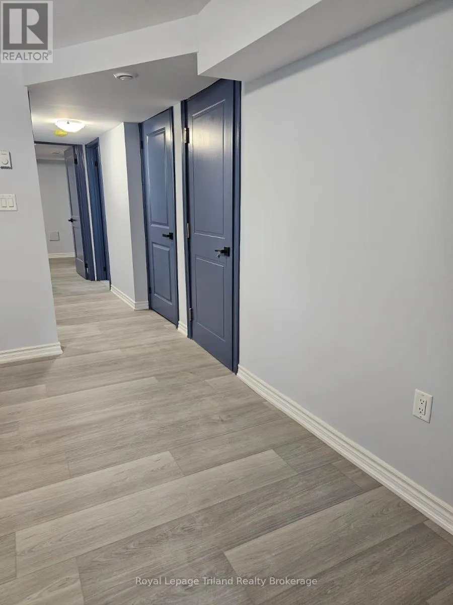 4 - 565 PEEL STREET, #4