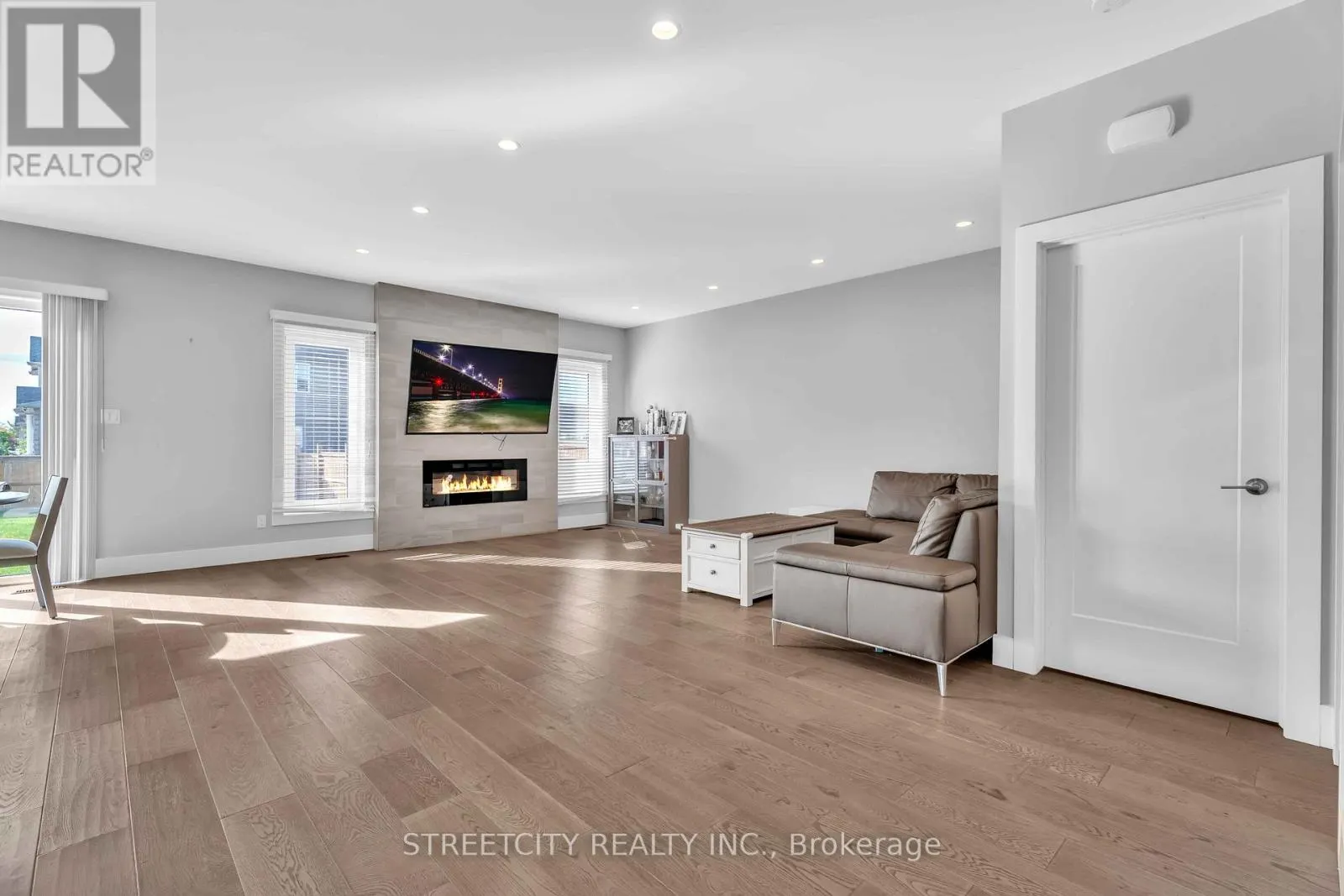 2167 WATEROAK DRIVE
