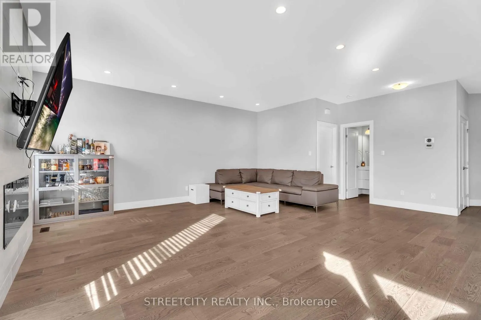 2167 WATEROAK DRIVE