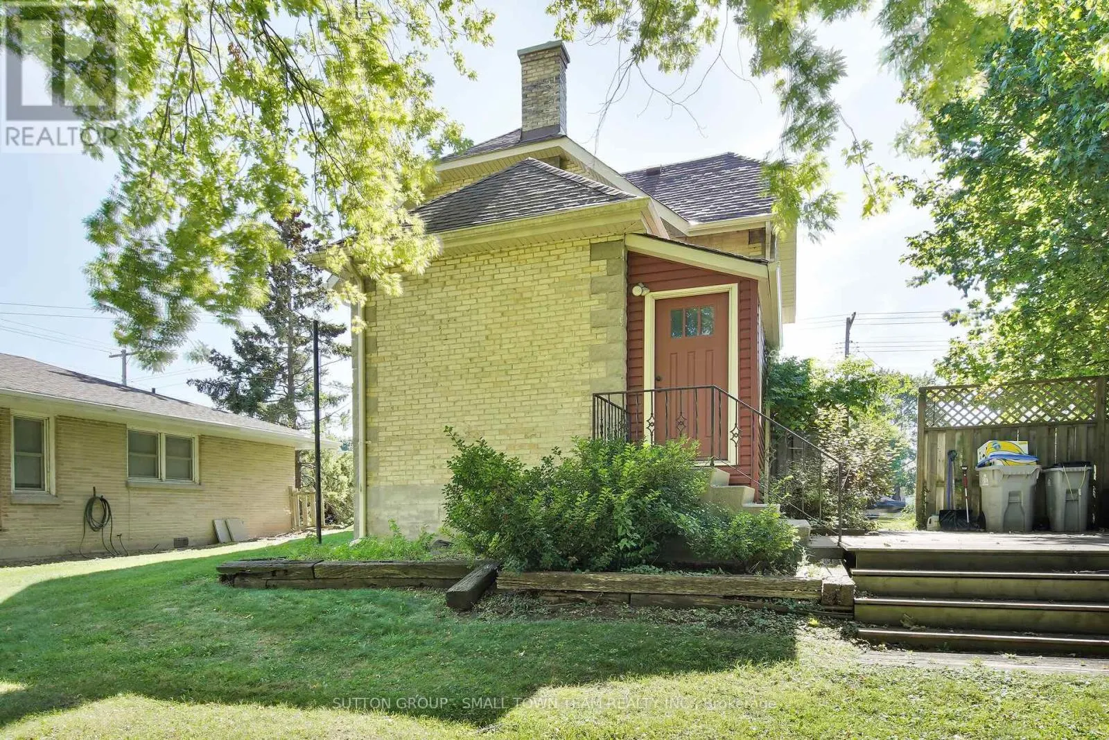 50 HURON STREET W