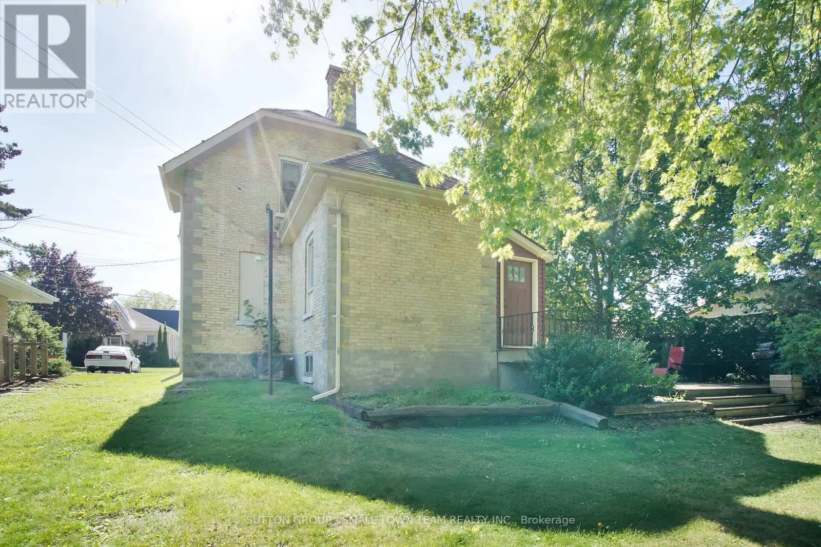 50 HURON STREET W