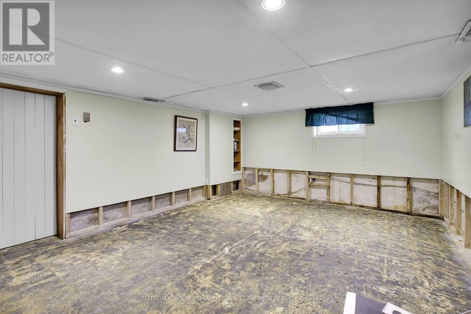 50 HURON STREET W