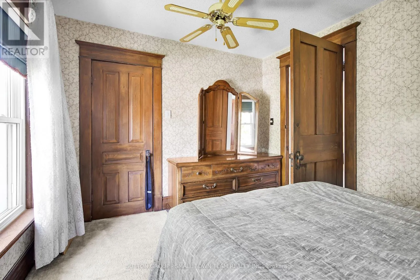 50 HURON STREET W