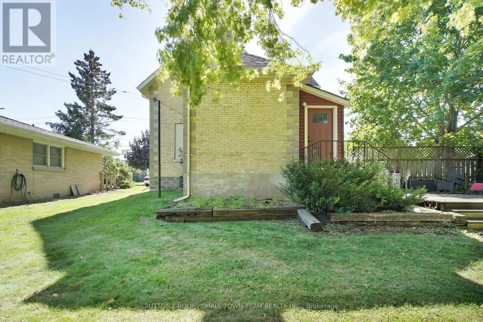 50 HURON STREET W