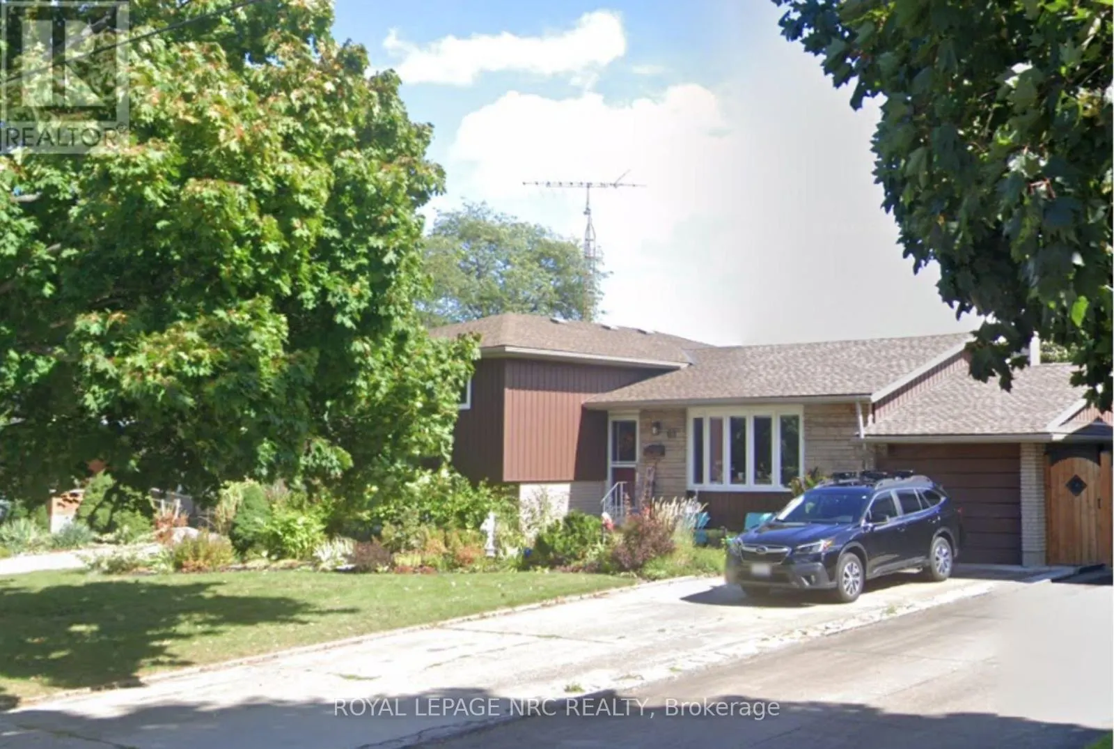 61 PRINCE PHILIP DRIVE