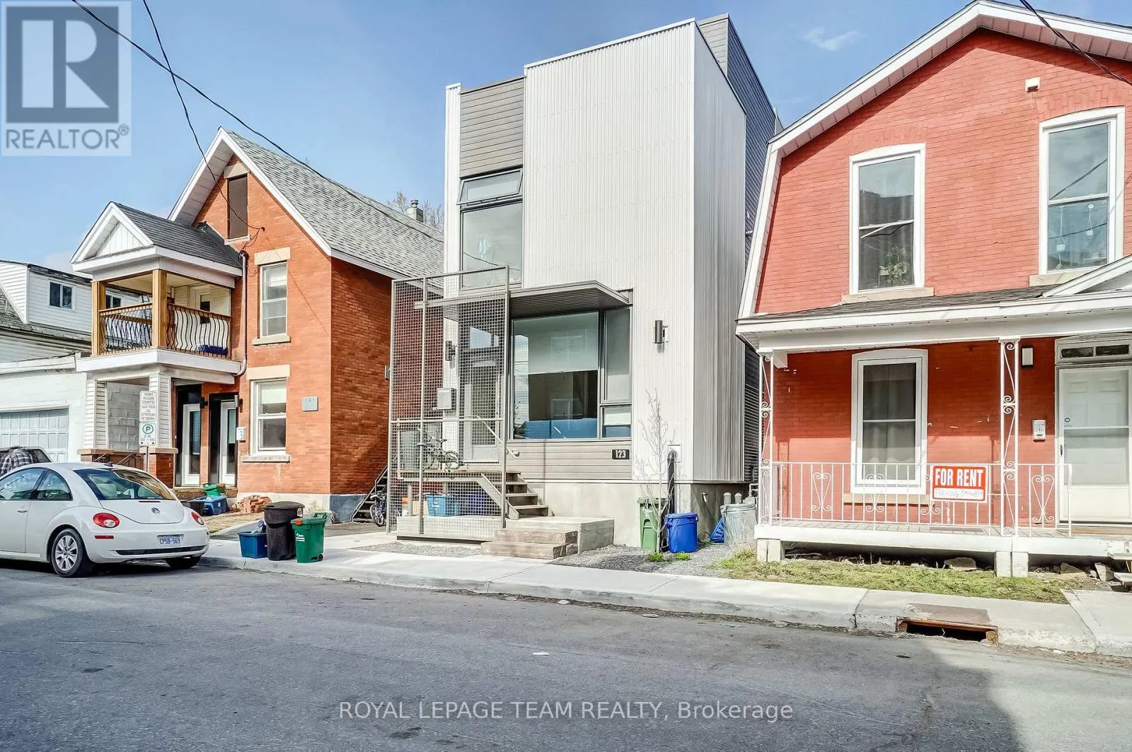 125 CARRUTHERS AVENUE