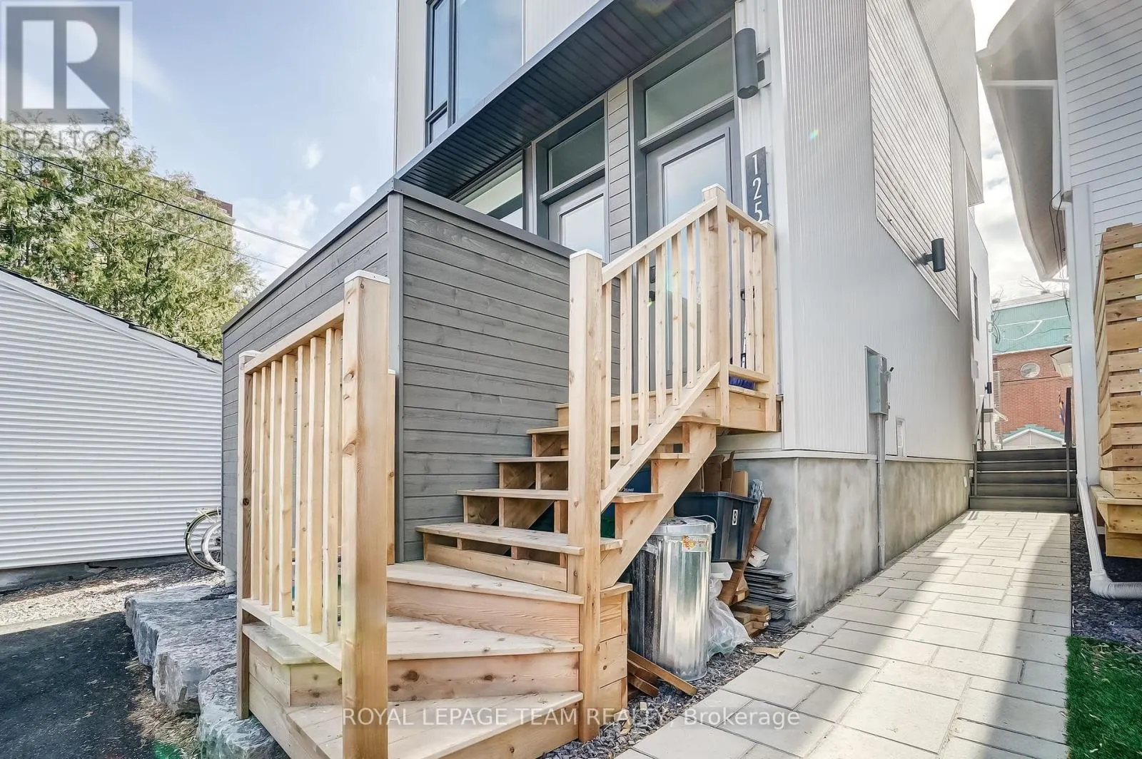 125 CARRUTHERS AVENUE