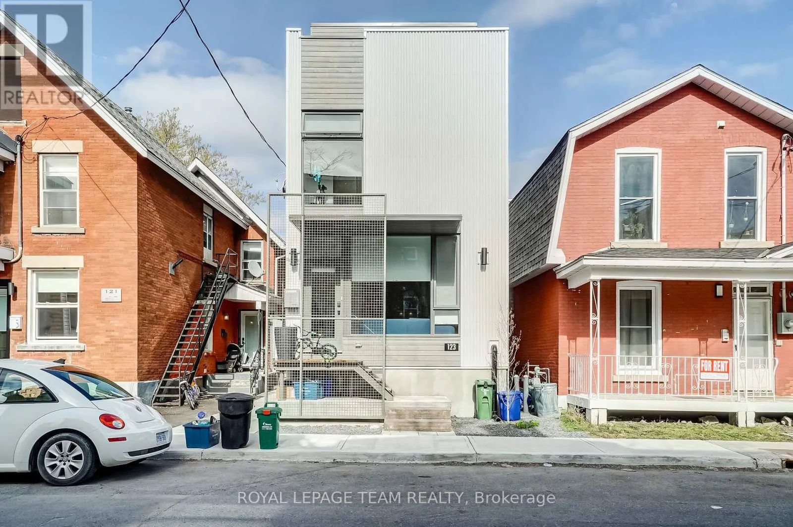 125 CARRUTHERS AVENUE