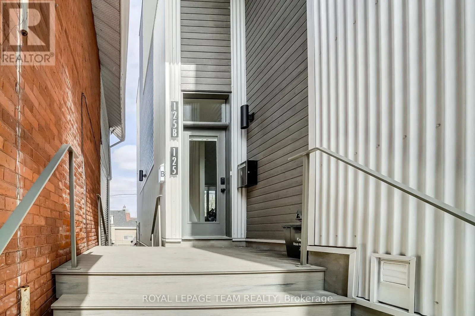125 CARRUTHERS AVENUE
