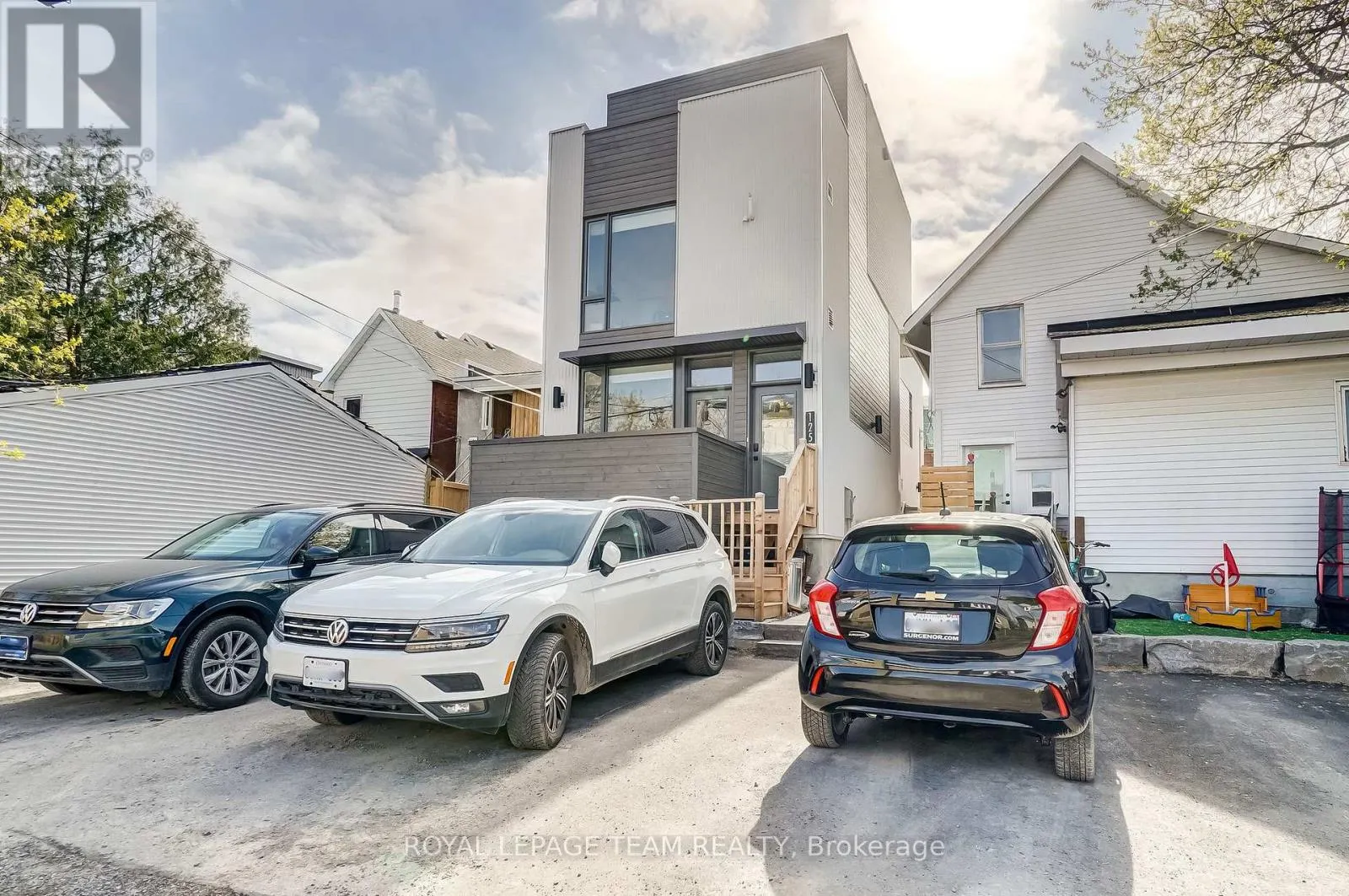 125 CARRUTHERS AVENUE