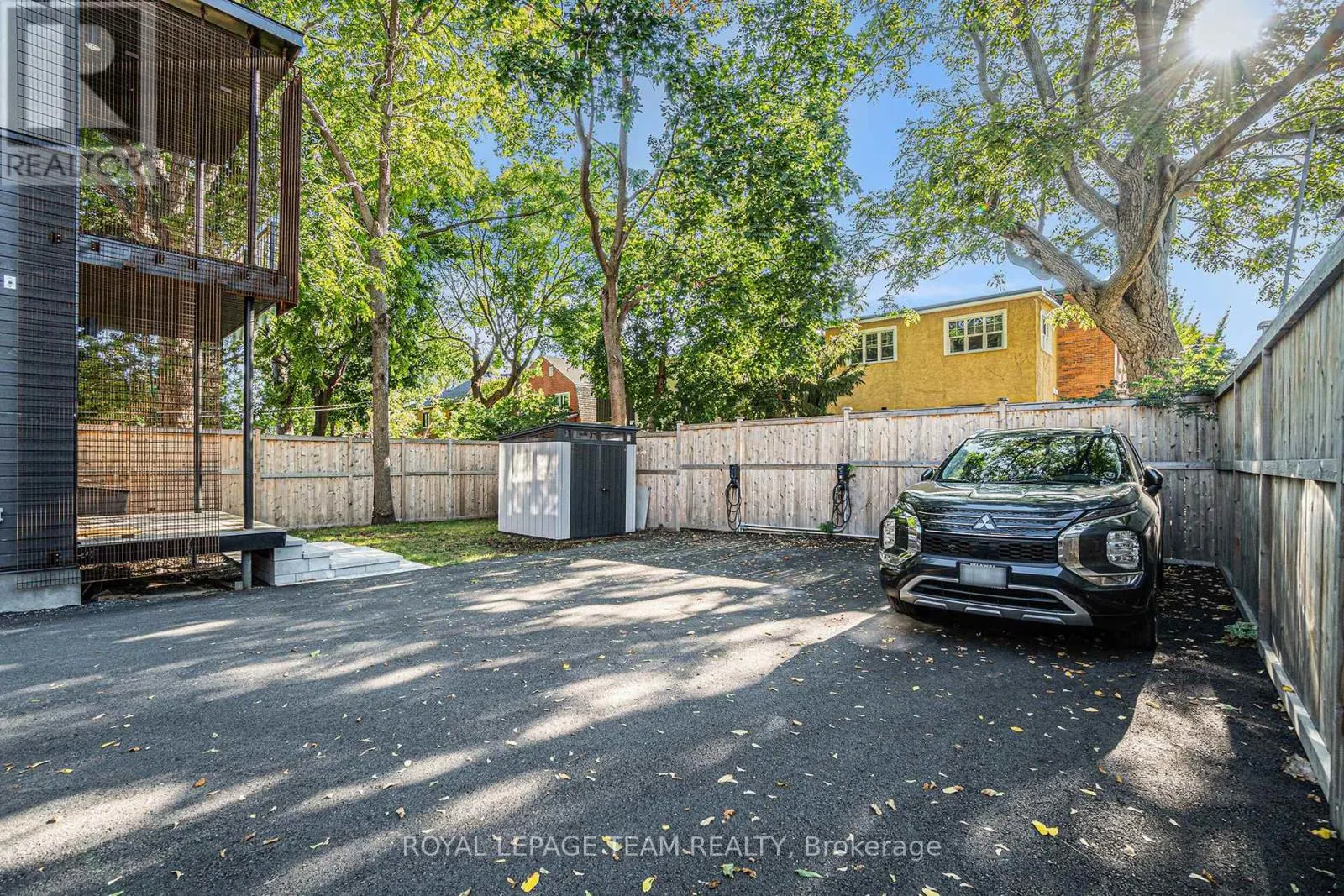 B - 90 HAMILTON AVENUE N