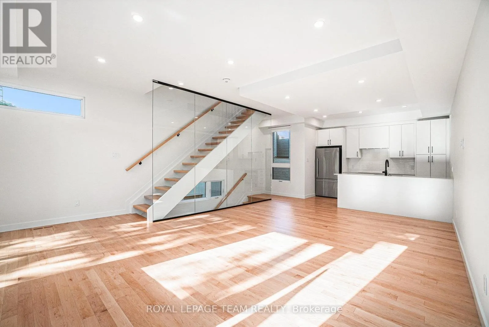 B - 90 HAMILTON AVENUE N