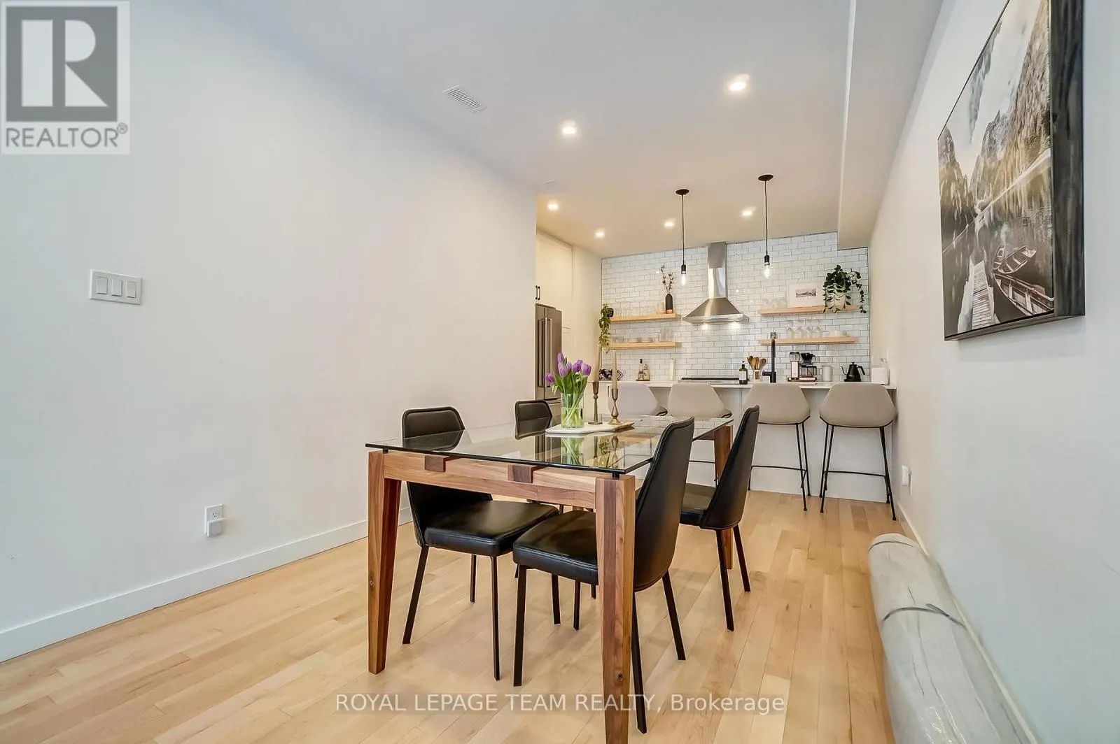 123 CARRUTHERS AVENUE