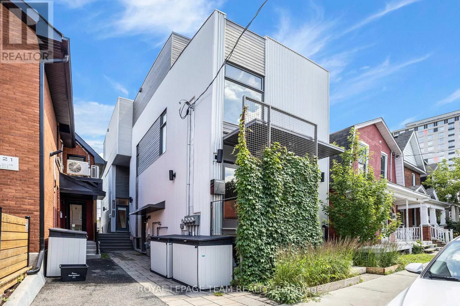 123 CARRUTHERS AVENUE