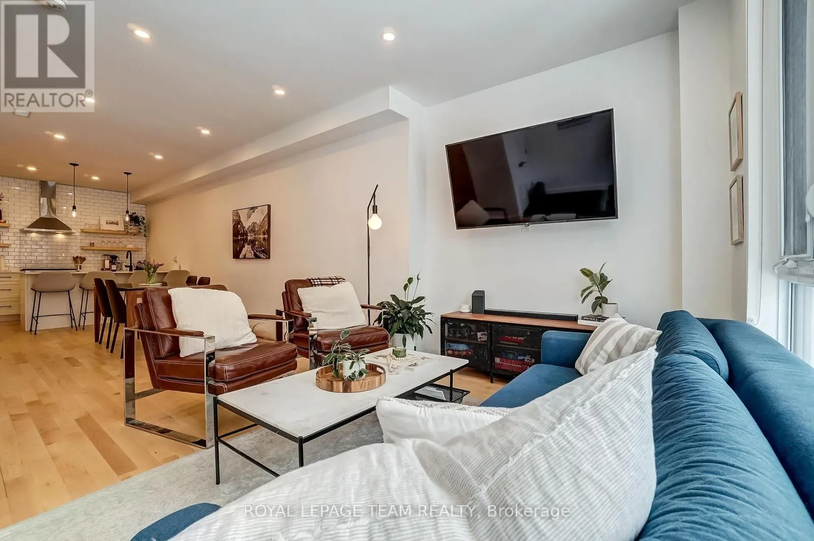 123 CARRUTHERS AVENUE