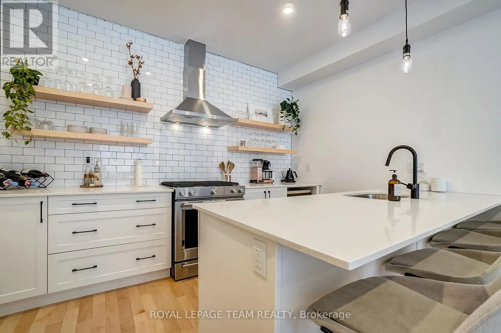 123 CARRUTHERS AVENUE