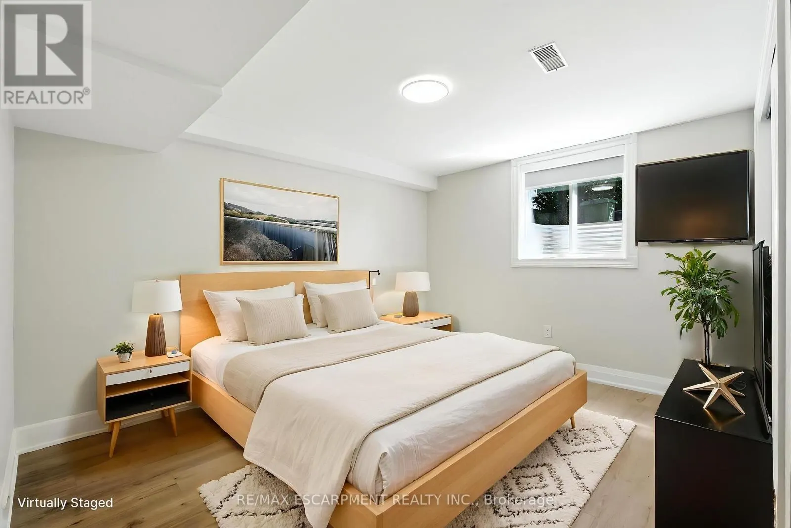 929 UPPER OTTAWA STREET