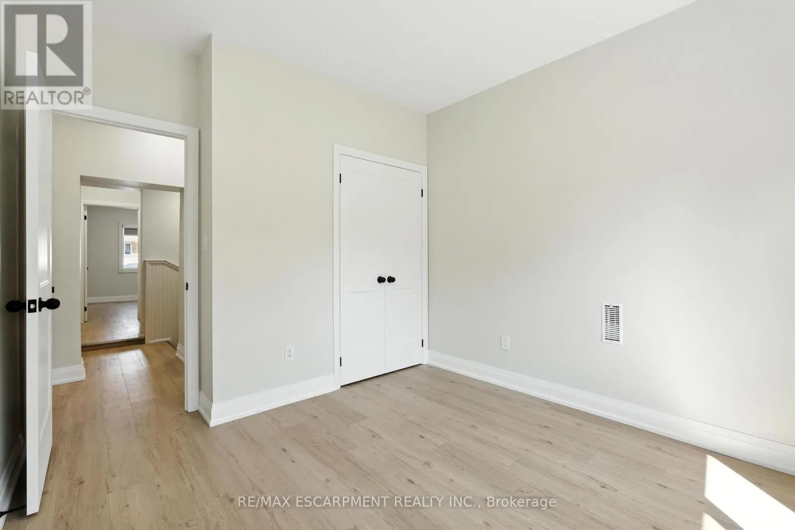 929 UPPER OTTAWA STREET