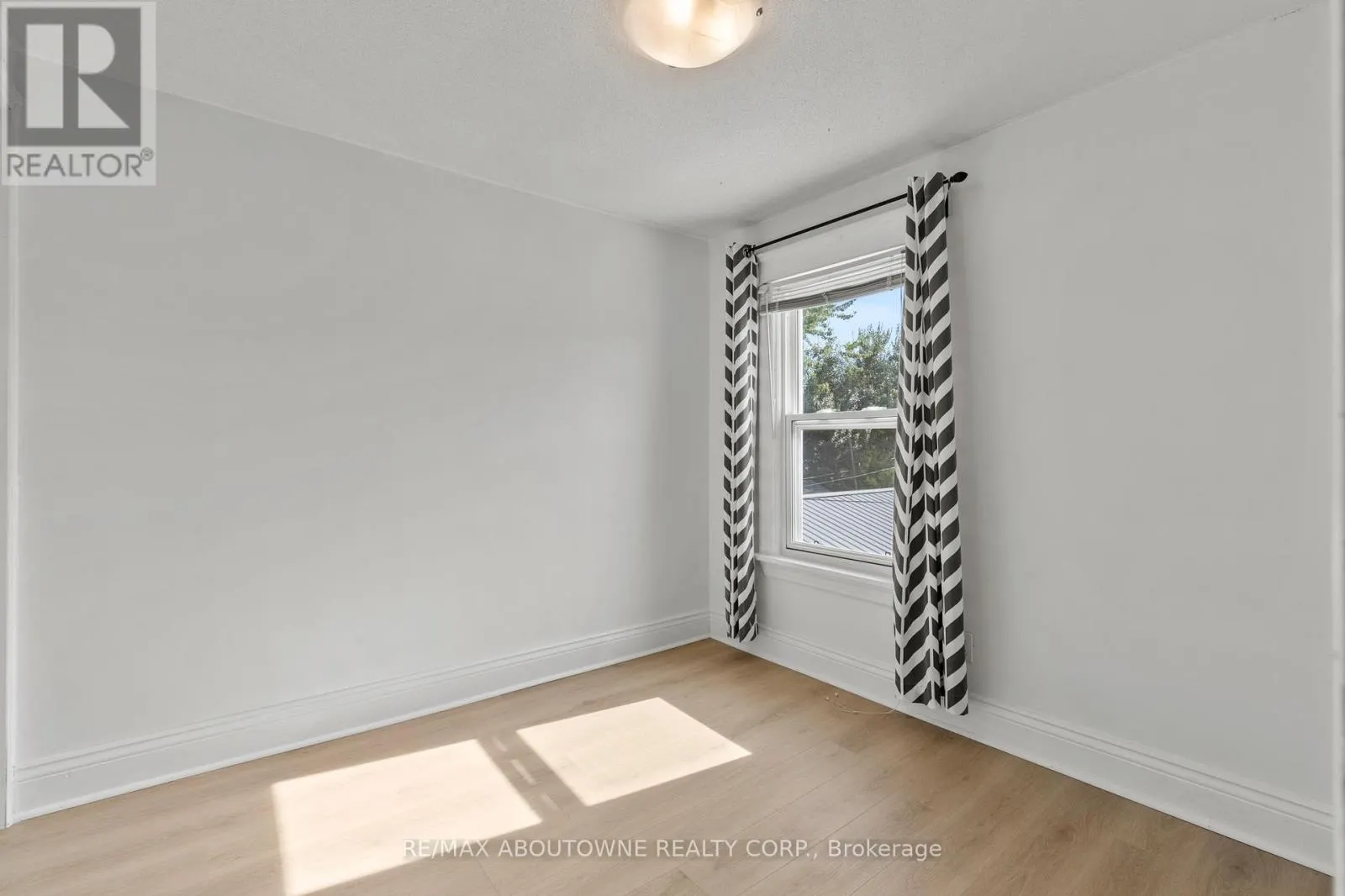 26 ROSEMONT AVENUE