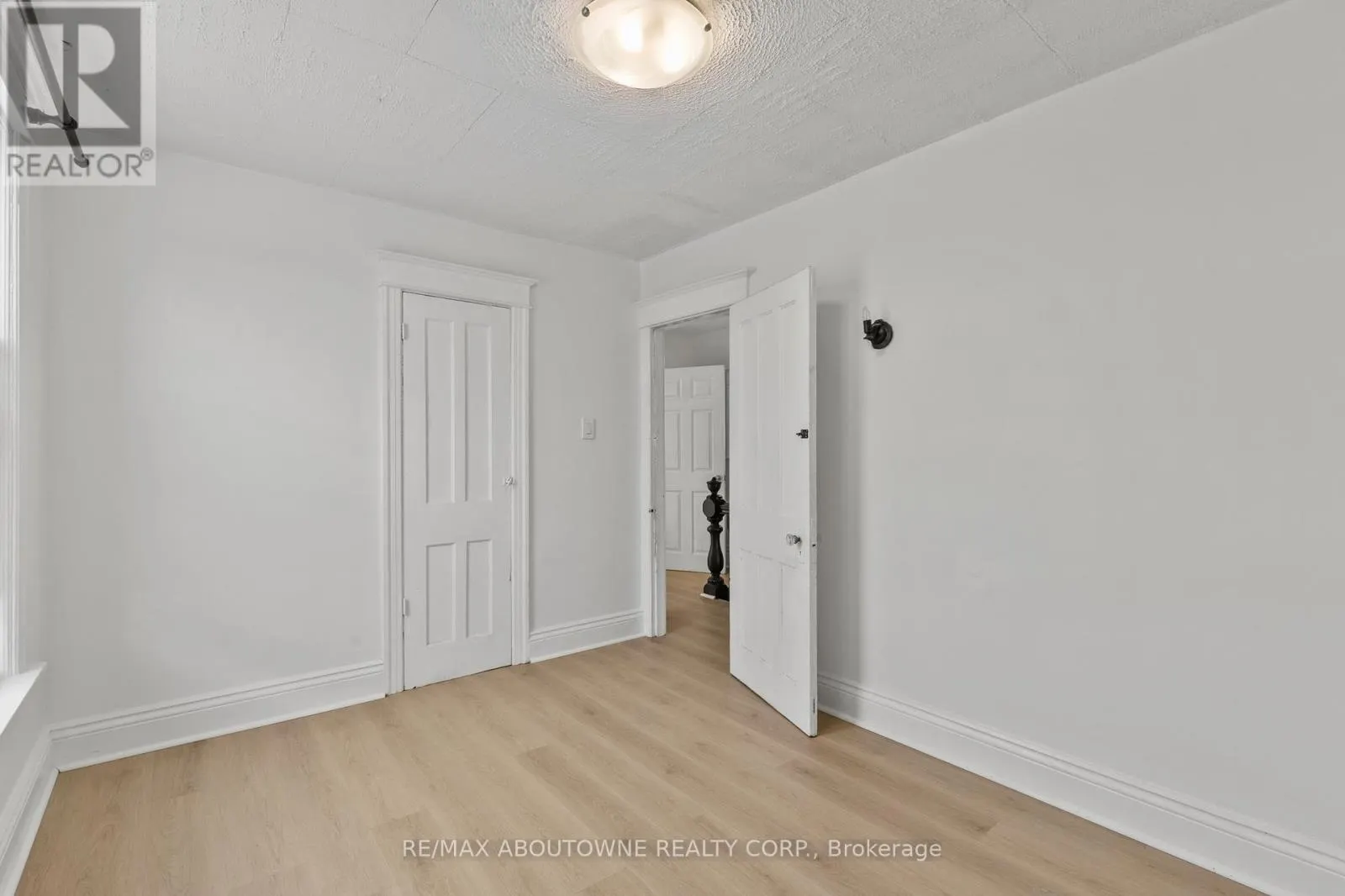 26 ROSEMONT AVENUE