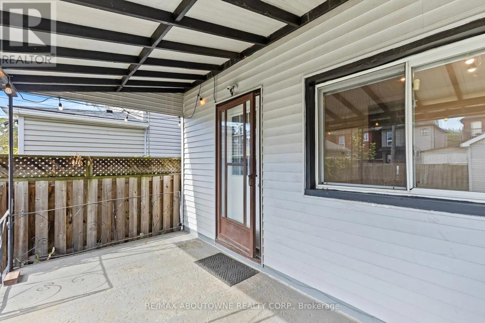 26 ROSEMONT AVENUE