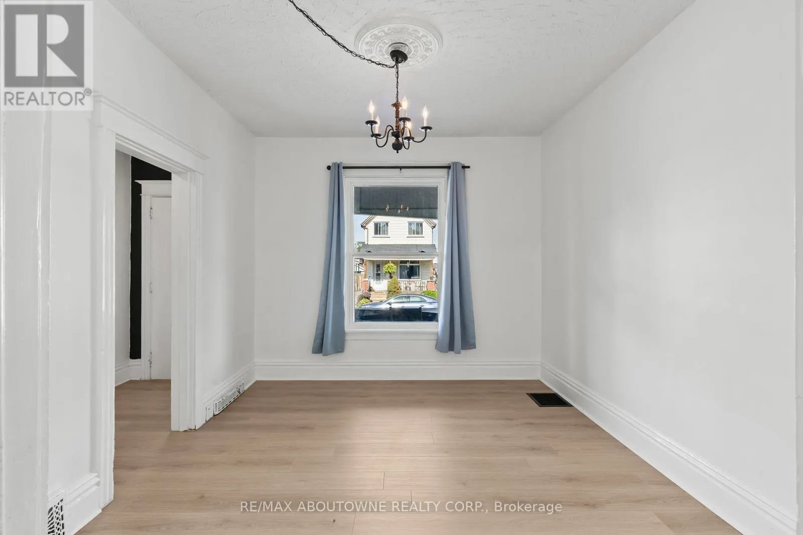 26 ROSEMONT AVENUE