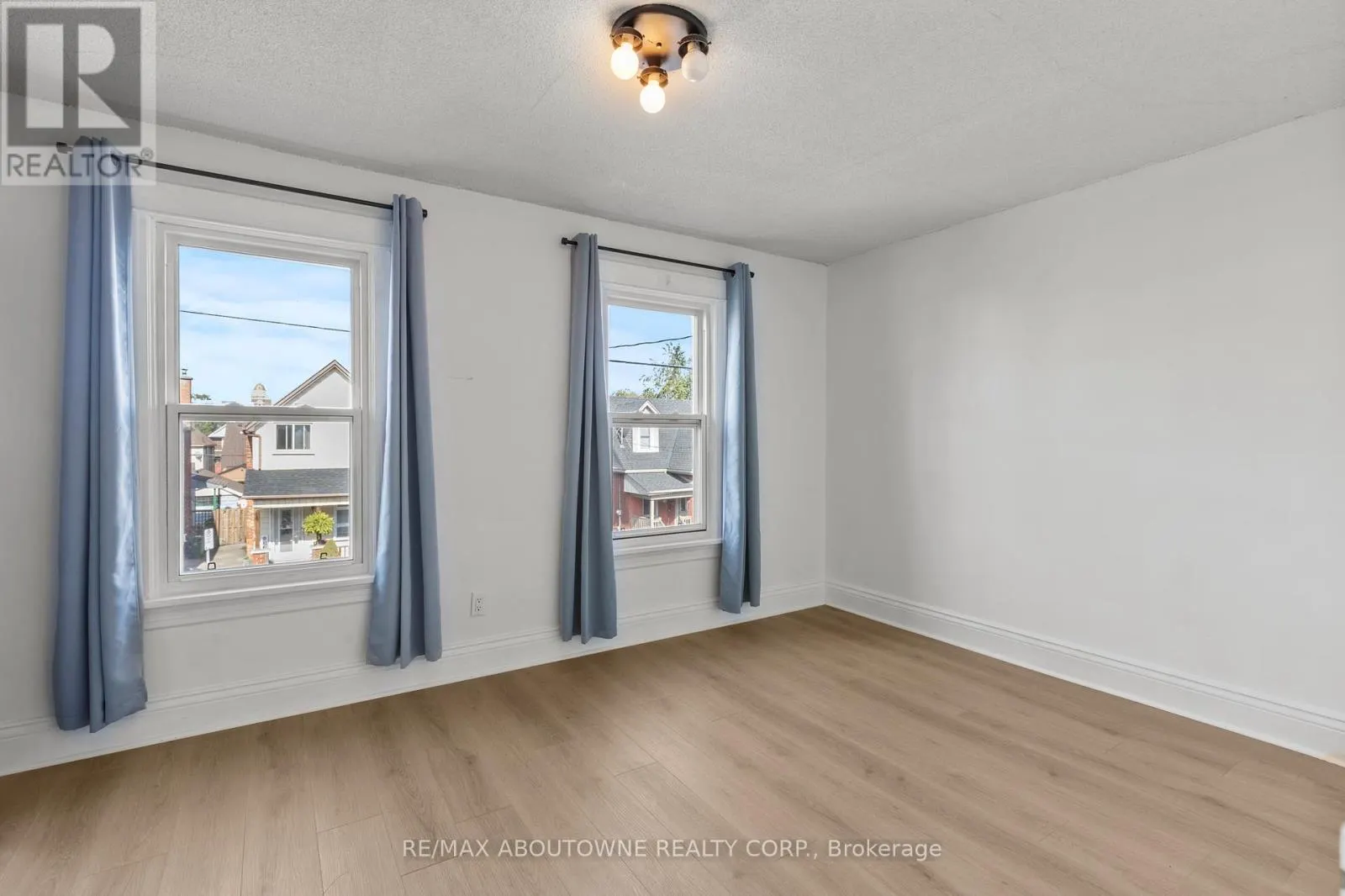 26 ROSEMONT AVENUE