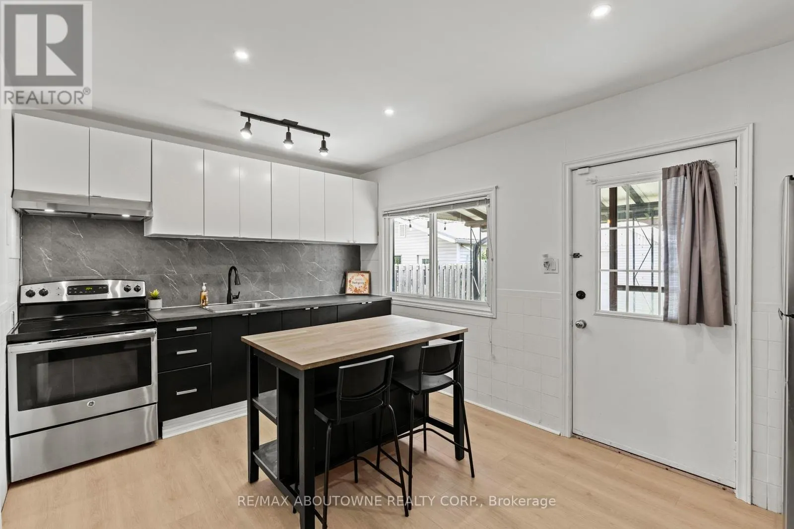 26 ROSEMONT AVENUE