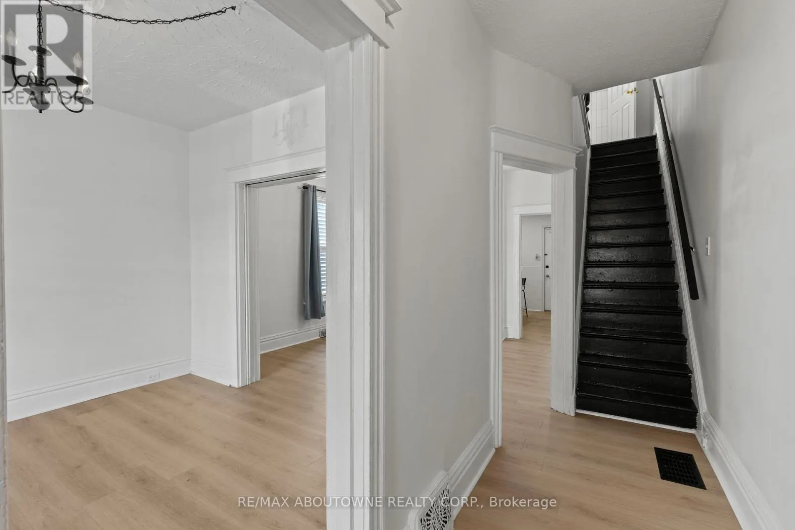 26 ROSEMONT AVENUE