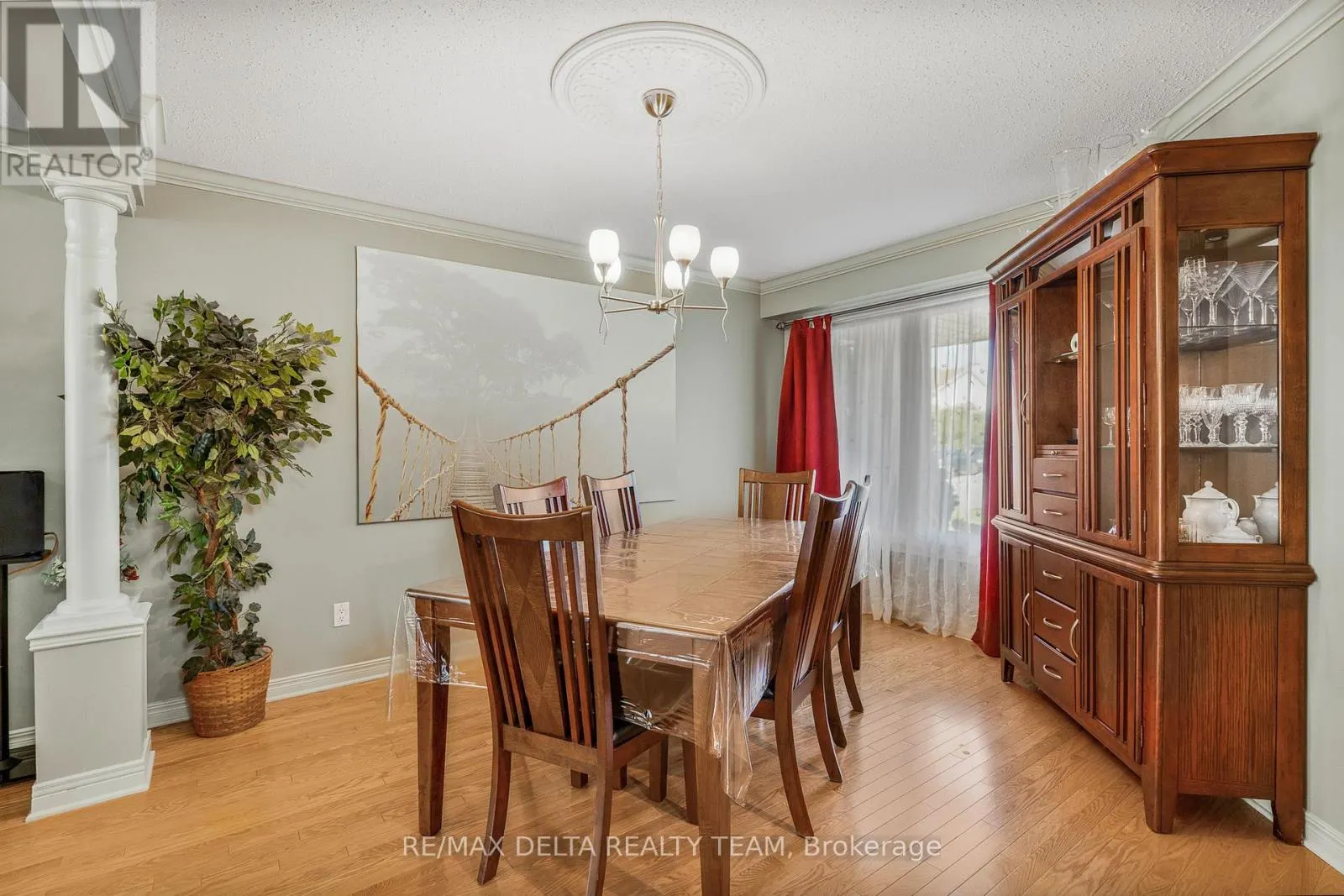 18 LONGSHIRE CIRCLE