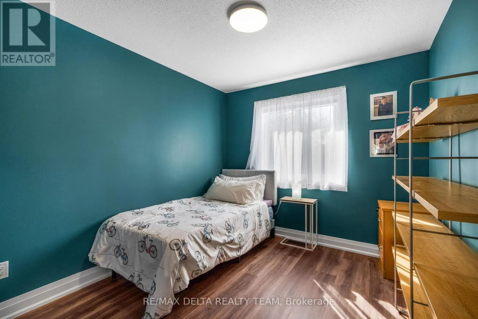 18 LONGSHIRE CIRCLE