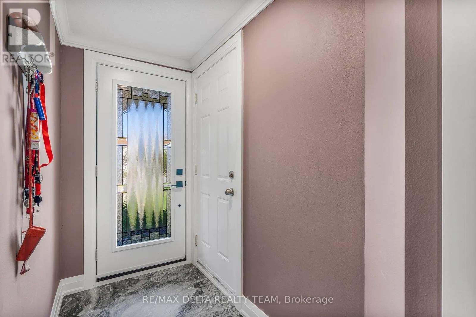 18 LONGSHIRE CIRCLE