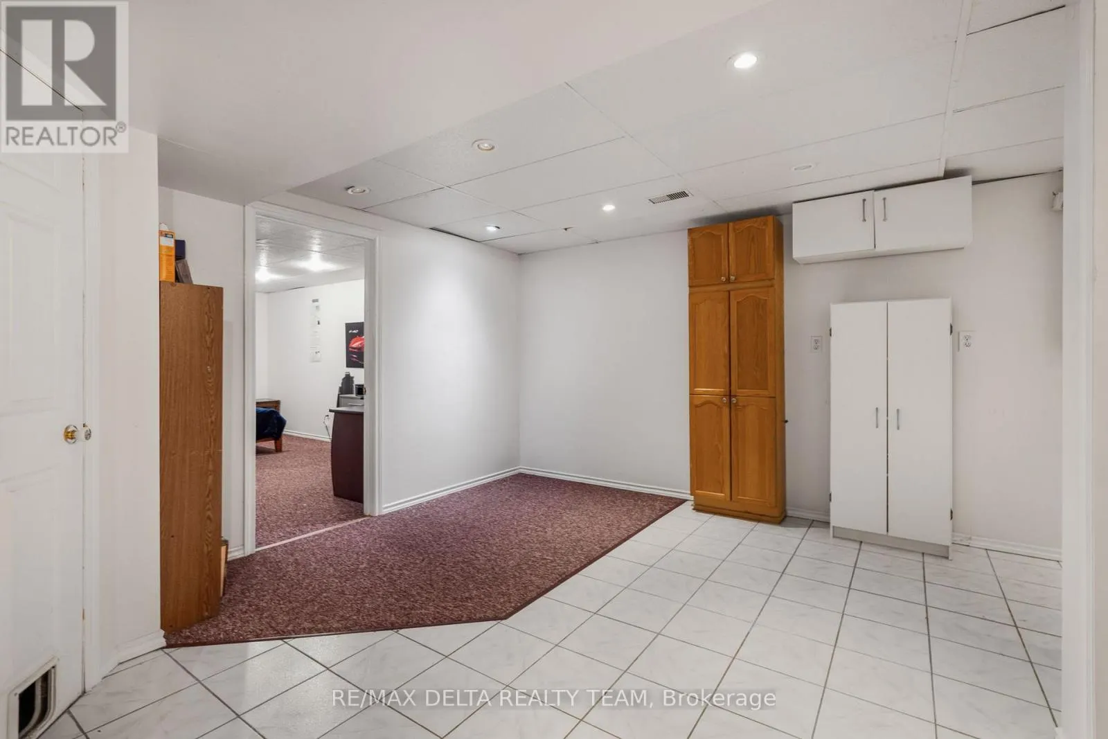 18 LONGSHIRE CIRCLE