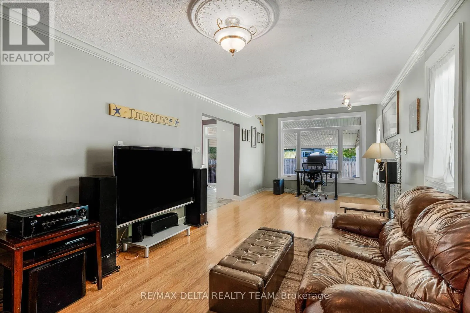 18 LONGSHIRE CIRCLE