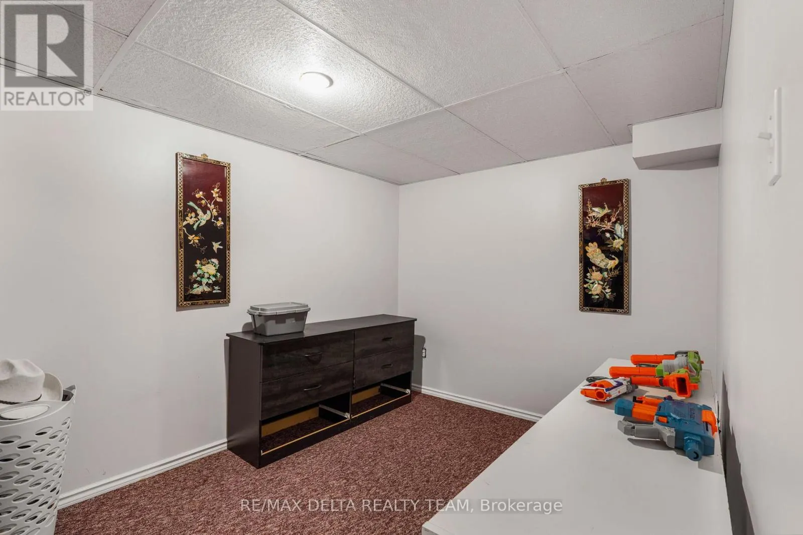 18 LONGSHIRE CIRCLE
