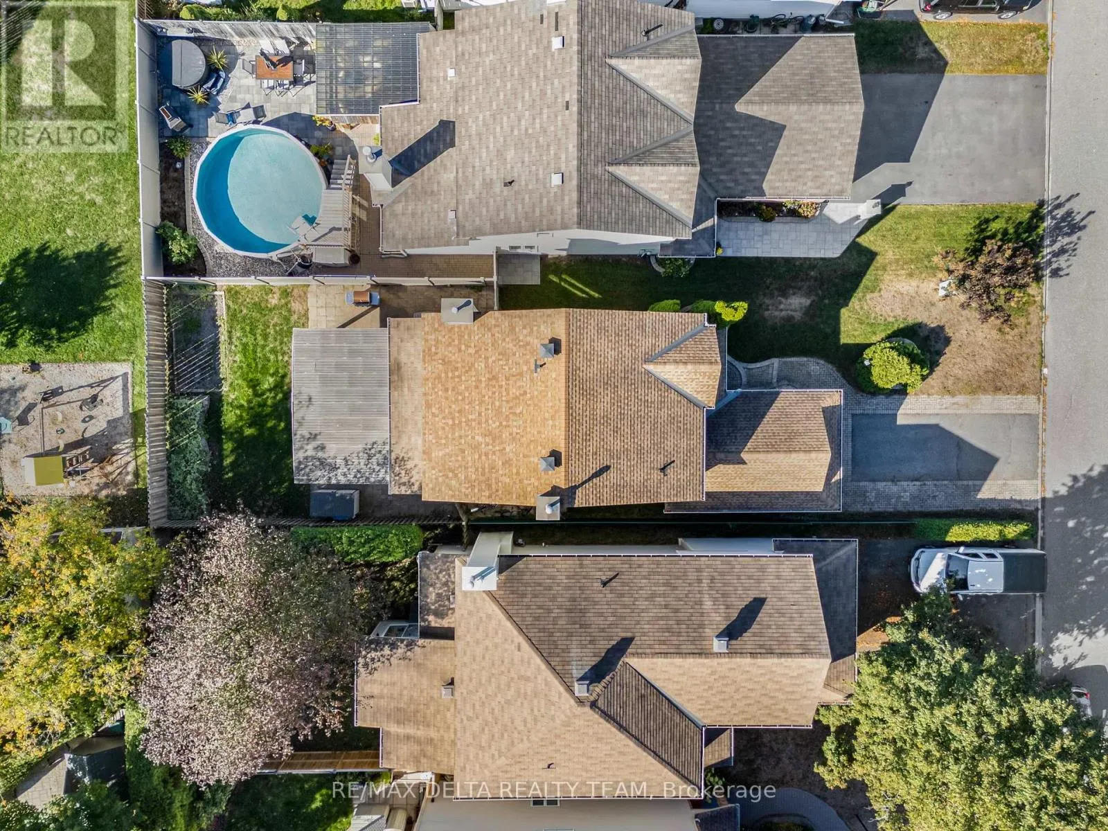 18 LONGSHIRE CIRCLE