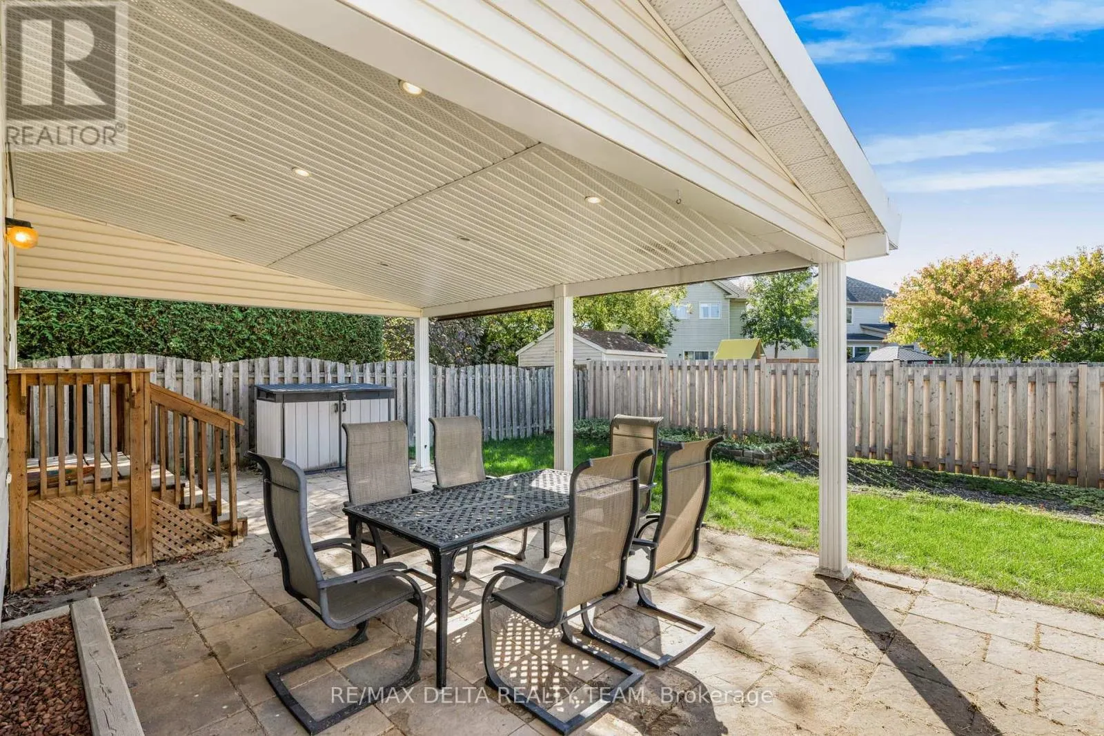 18 LONGSHIRE CIRCLE