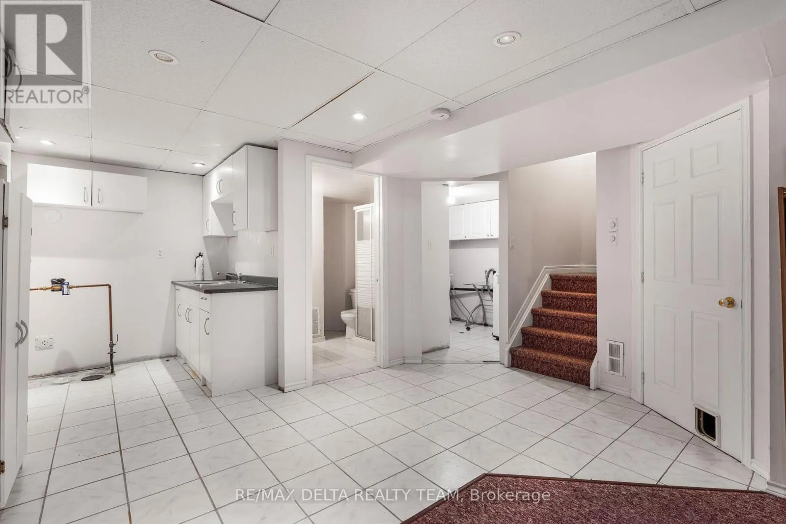 18 LONGSHIRE CIRCLE