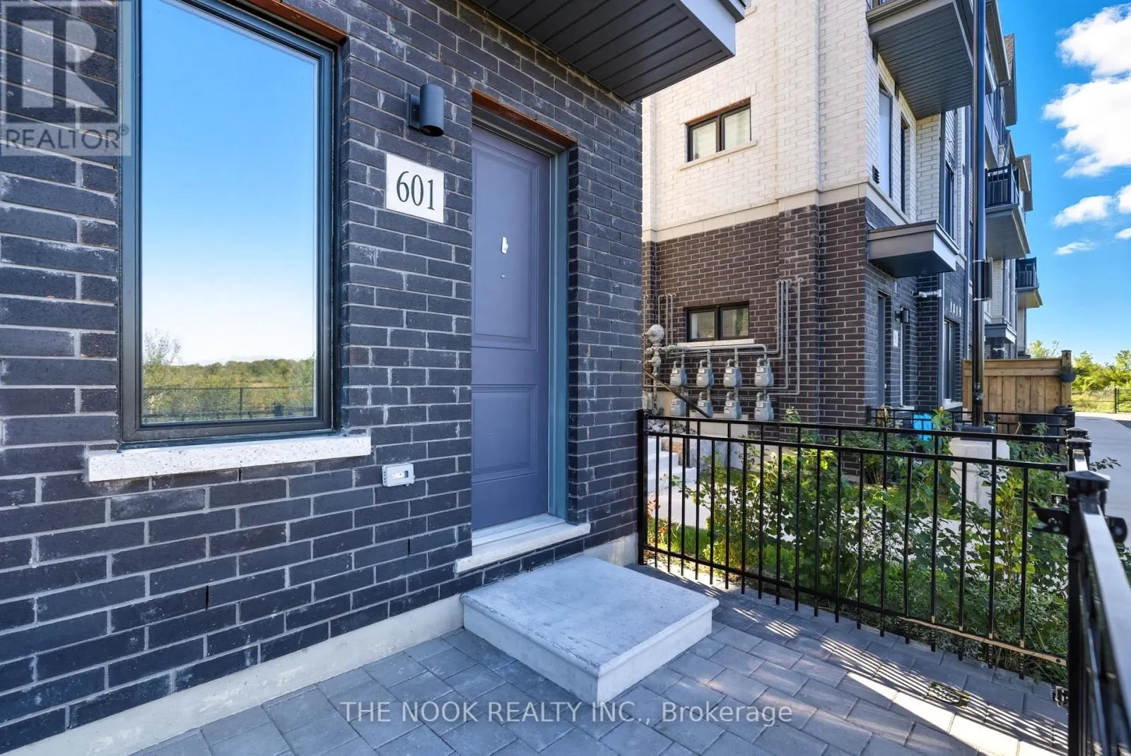 601 - 160 DENSMORE ROAD, #601