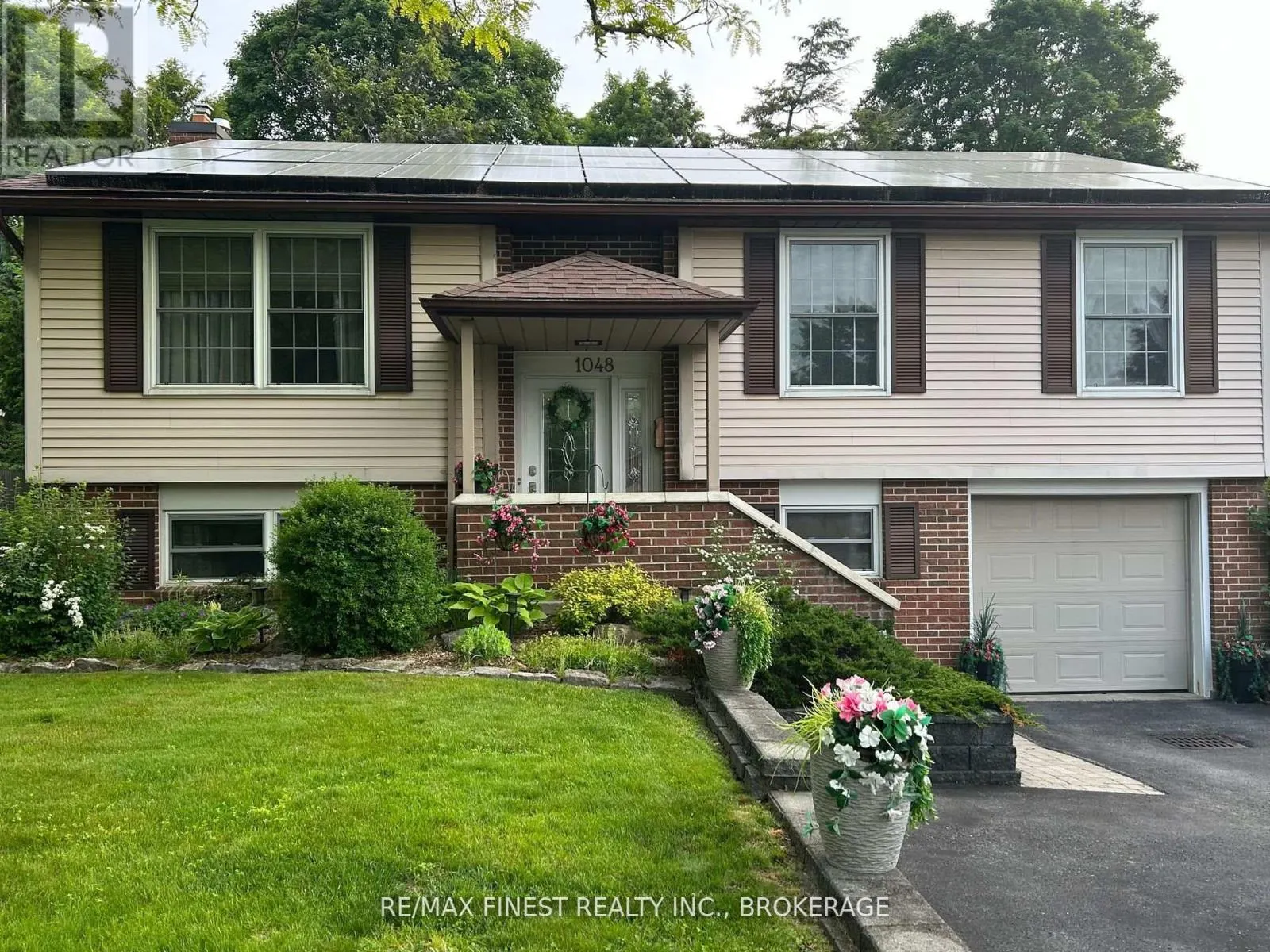 1048 BAUDER CRESCENT