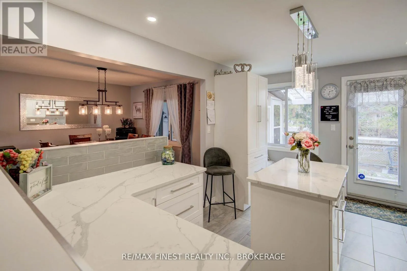 1048 BAUDER CRESCENT