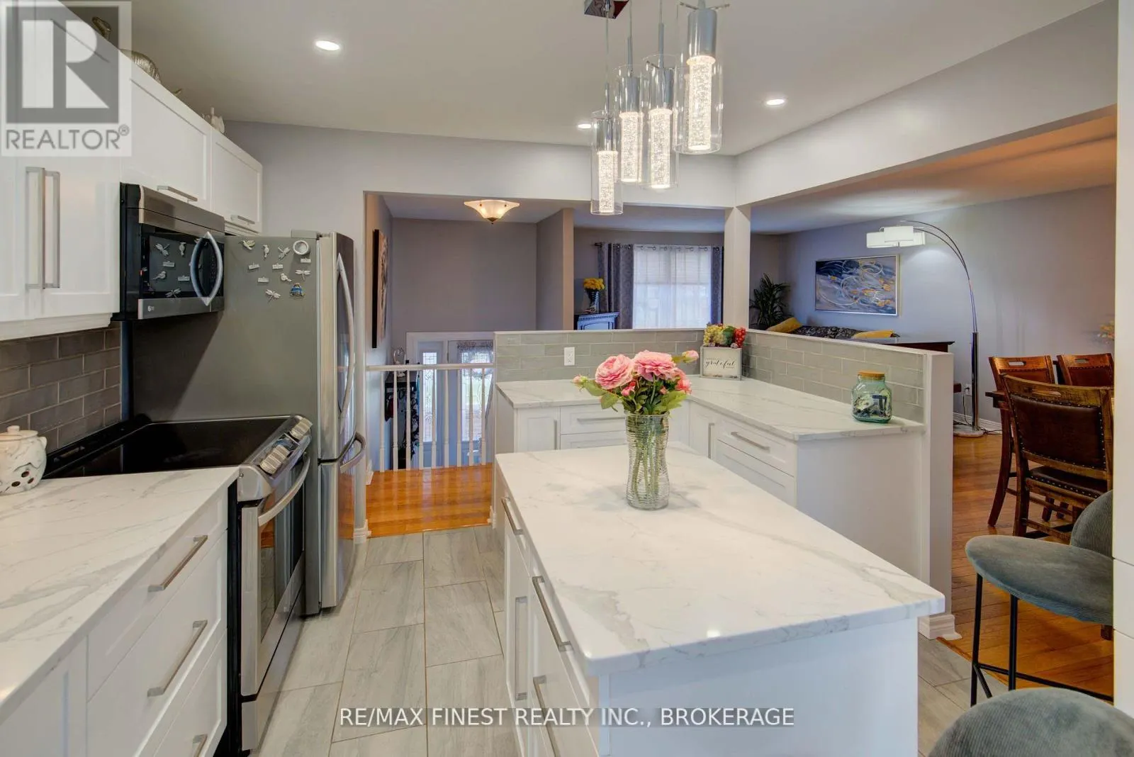 1048 BAUDER CRESCENT