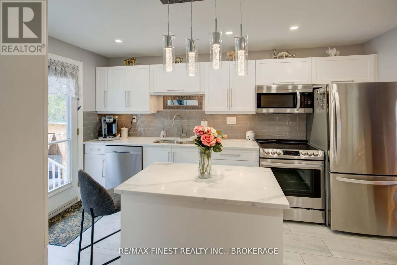 1048 BAUDER CRESCENT