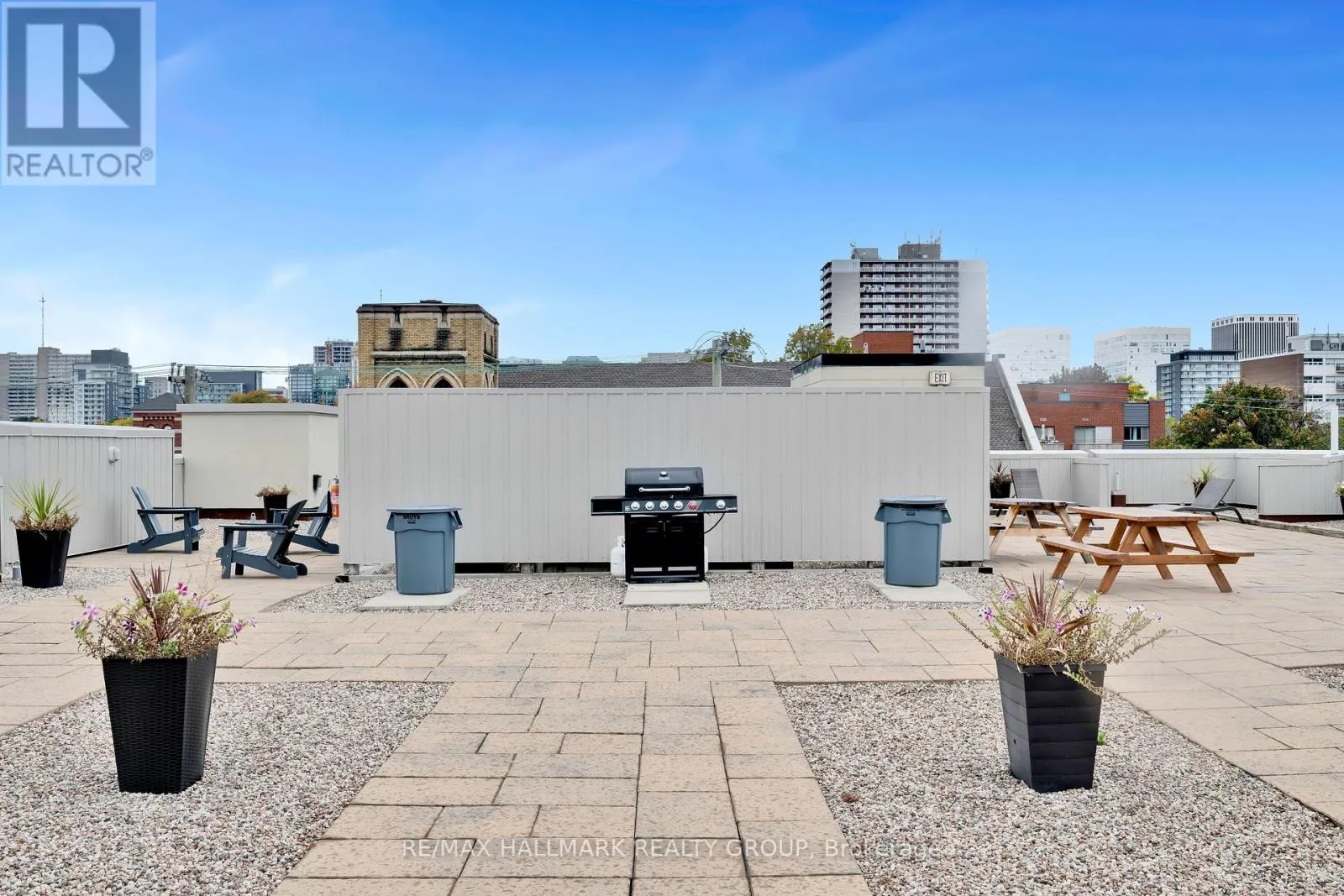202 - 429 KENT STREET
