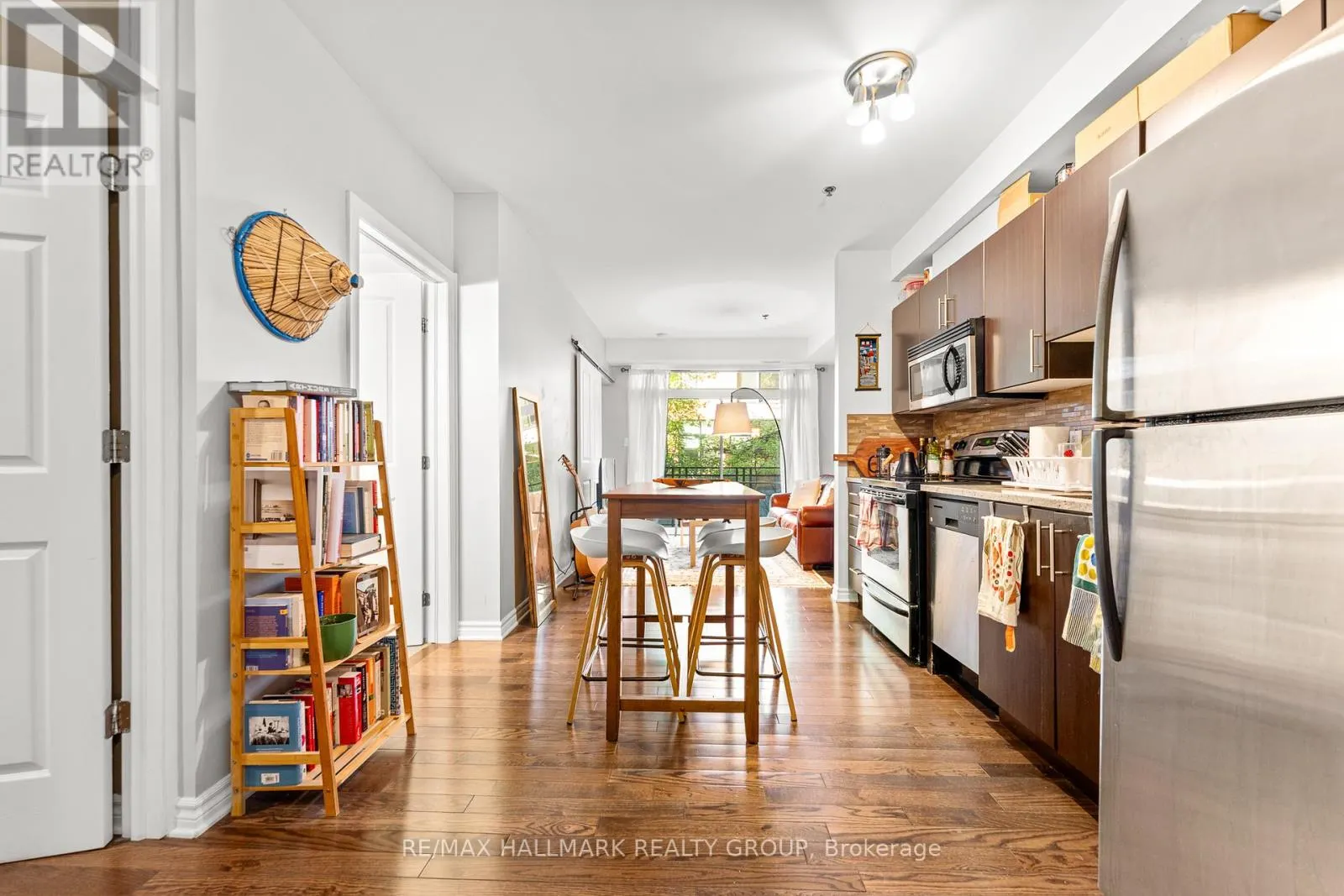 202 - 429 KENT STREET