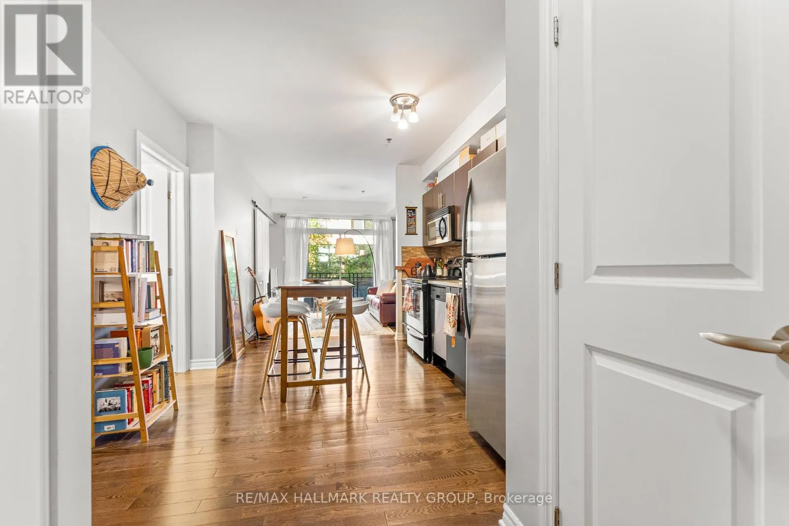 202 - 429 KENT STREET