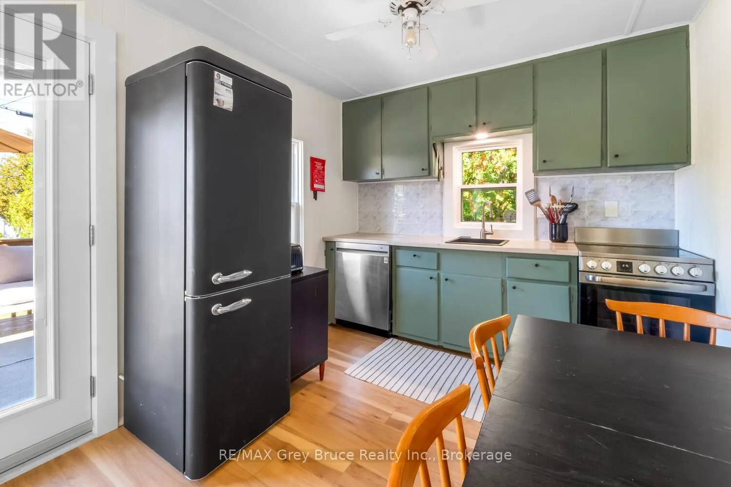 861 PIKE BAY ROAD