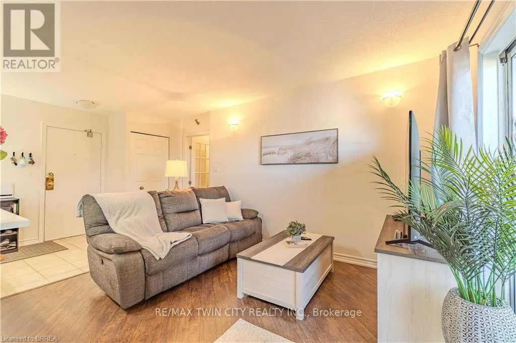 305 - 648 GREY STREET